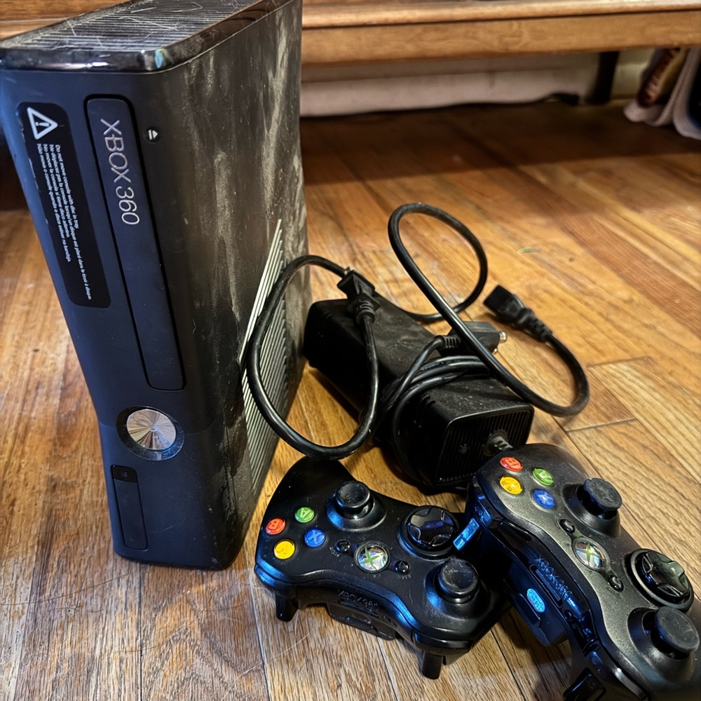Xbox 360 S Slim Model 1439 *BUNDLE*